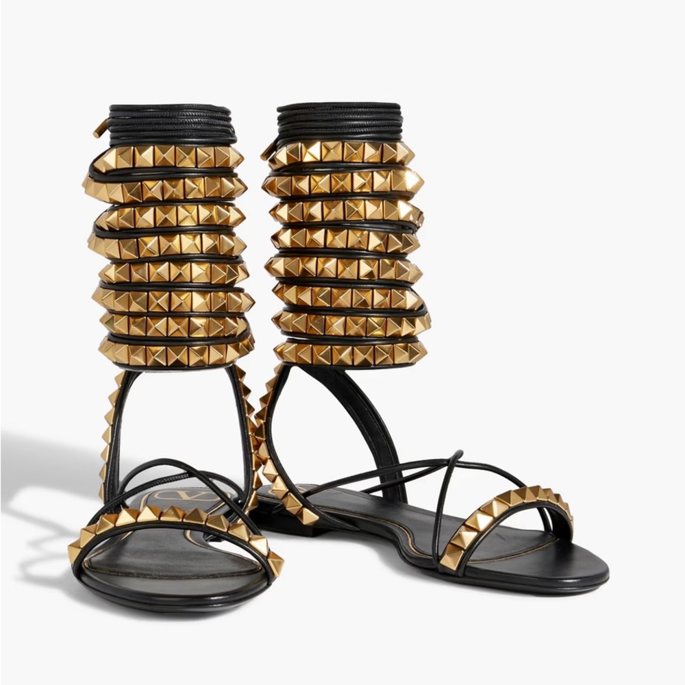 VALENTINO GARAVANI
Rockstud leather sandals